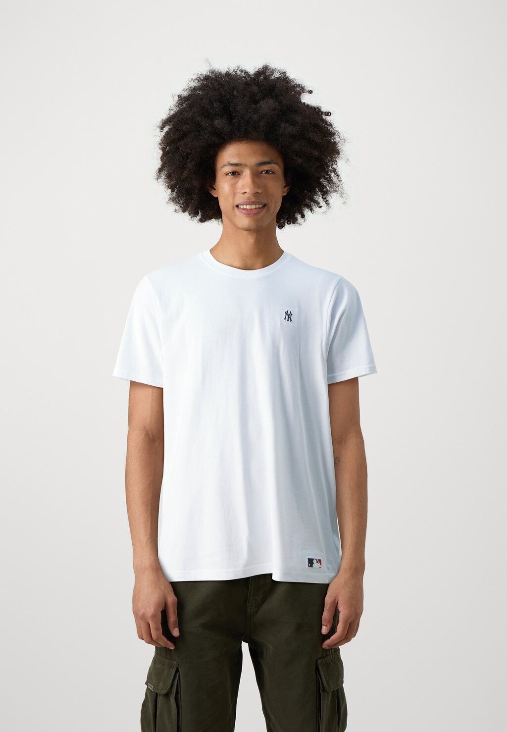 

Футболка с принтом MLB NEW YORK YANKEES BASE RUNNER ECHO TEE '47, кремовый