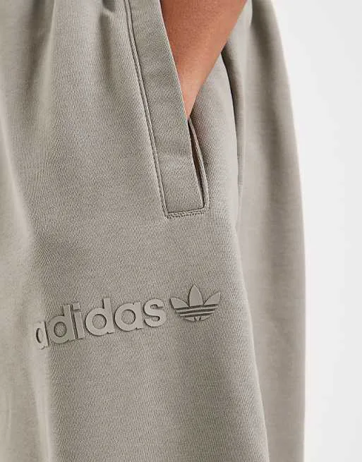 Джинсы цвета хаки с линейным логотипом adidas Originals — фото 3
