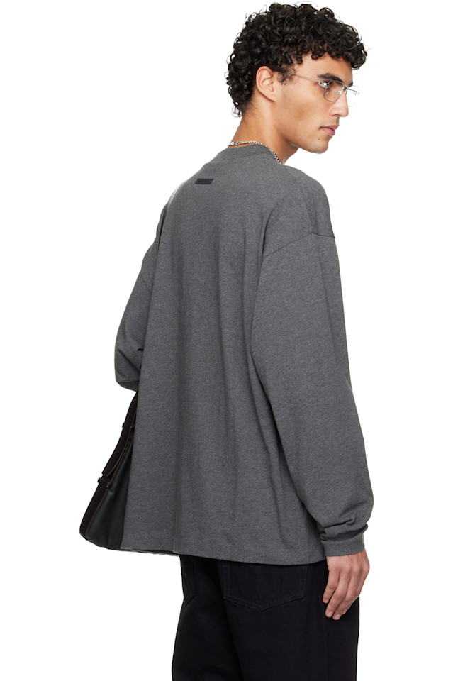 Fear Of God Essentials Классическая праздничная футболка с длинными рукавами серого цвета — фото 3