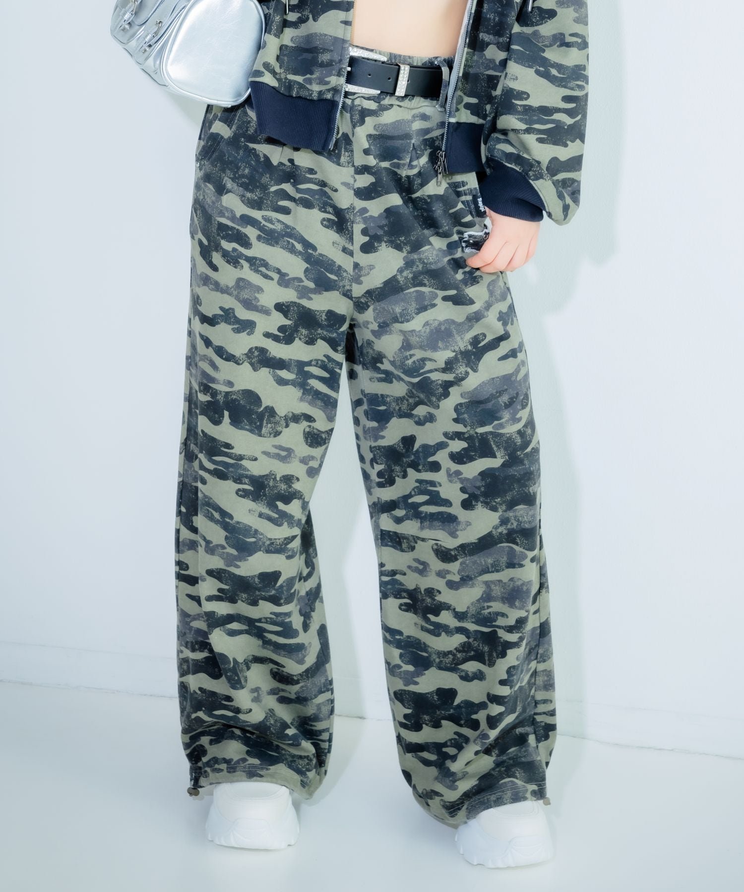 Свободные спортивные штаны кислотного цвета Repipi armario, Camouflage 78