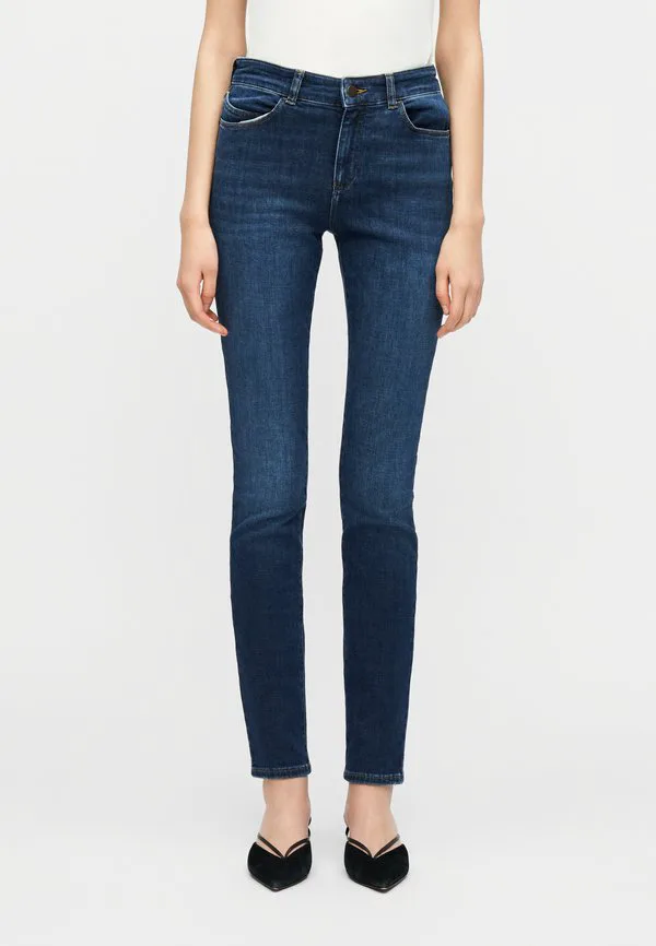 Джинсы-Брюки с пятью карманами, зауженного кроя. Emporio Armani, Medium Blue Denim
