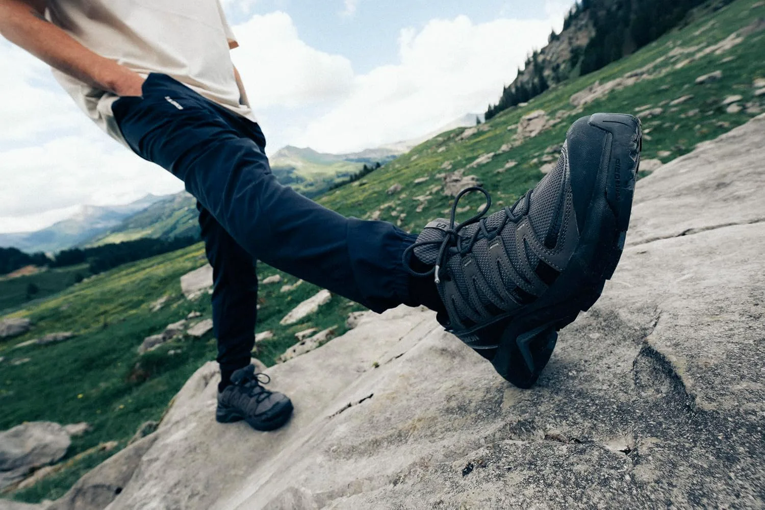 Мужские походные кроссовки Salomon X-Adventure Recon с мембраной Gore-Tex, водонепроницаемые, с хорошим сцеплением и поддержкой для быстрых походов и разнообразной местности, черный — фото 2