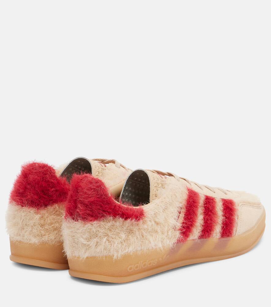 Газель Кроссовки с отделкой из замши Indoor Adidas, Magic Beige/Team Victory Red — фото 2