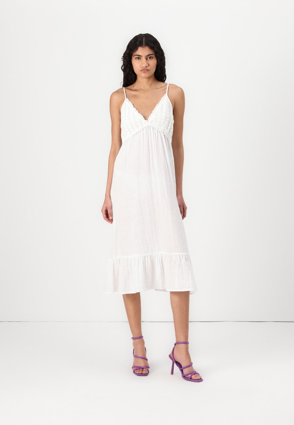 

Повседневное платье PCLATINA STRAP DRESS Pieces, слоновая кость