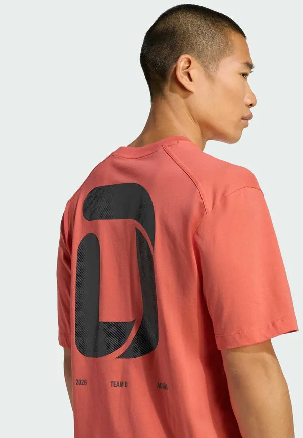 Спортивная футболка с графическим принтом team d Adidas Performance, Semi Lucid Red — фото 4