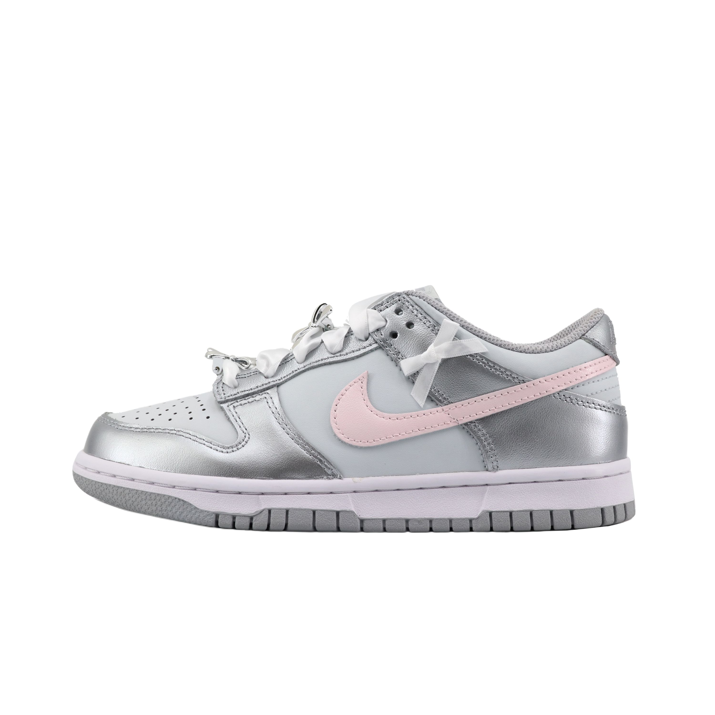

Детские скейтерские кроссовки Dunk Grade School Nike, серебряный