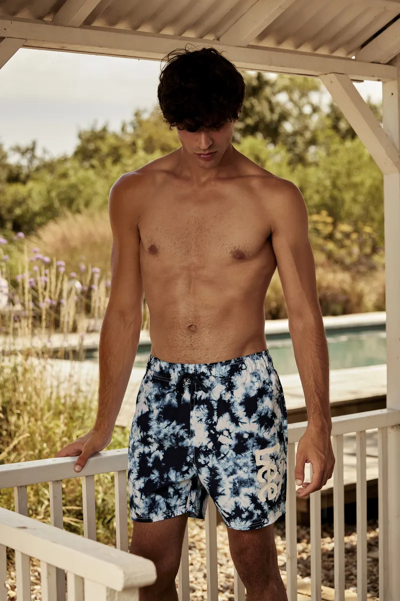 

Шорты для плавания Lee "Chromis", цвета тай-дай, с надписью-логотипом, белый