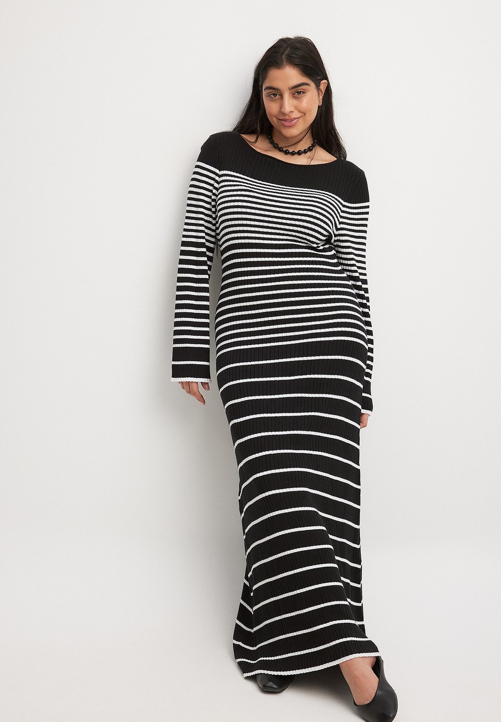 

Платье-джемпер FINE K STRIPED MIDI NA-KD, черный