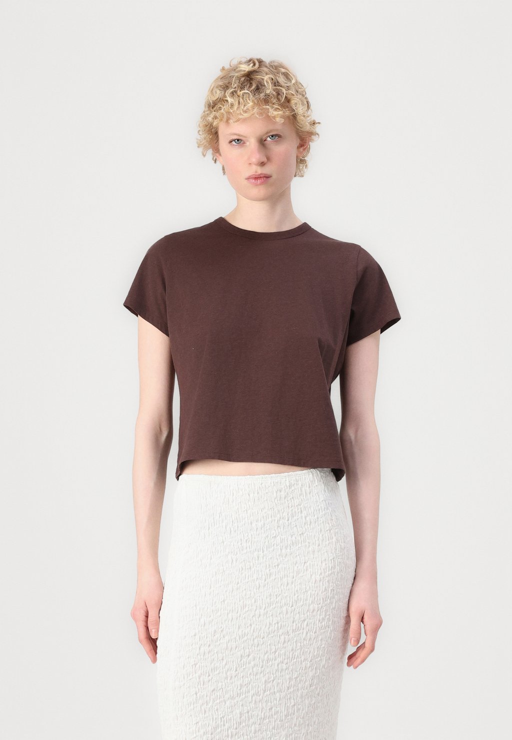 

Базовая футболка JAN BODYSKIMMING TEE Abercrombie & Fitch, коричневый