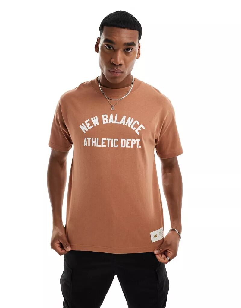 

Коричневая футболка New Balance Sportswear's Greatest Hits
