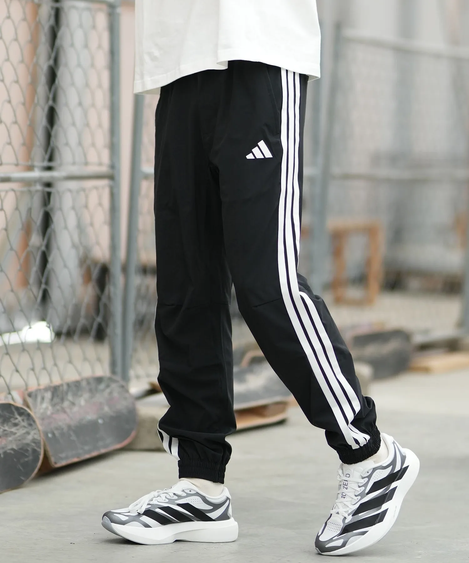 Унисекс спортивные брюки из суперстрейч ткани adidas UB728 черно-белые