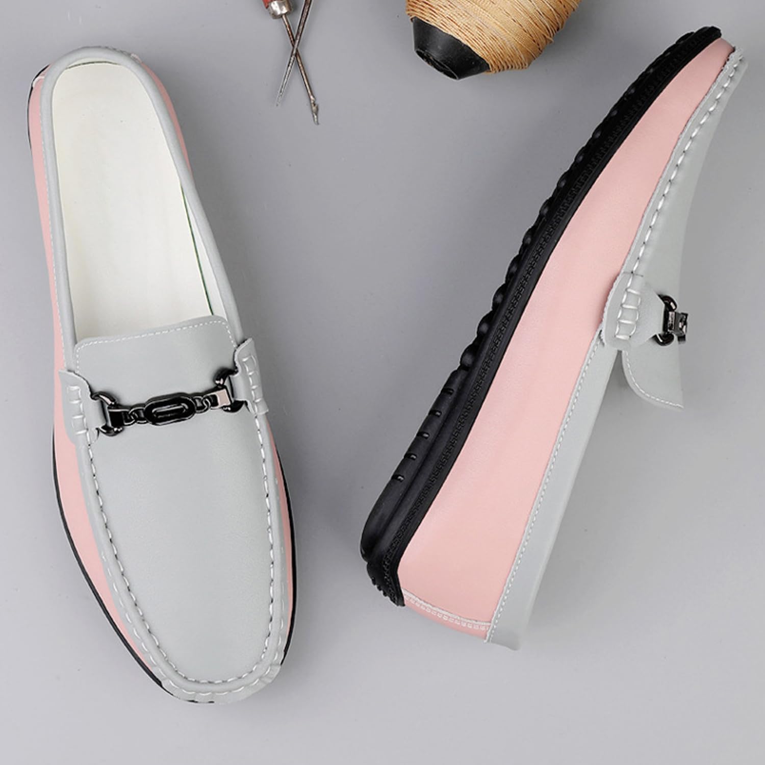 Мужские кожаные мокасины Dacnakby Two Tone Penny Loafers с элегантной пряжкой, повседневные слипоны, лодочные туфли, розовый/серый — фото 4