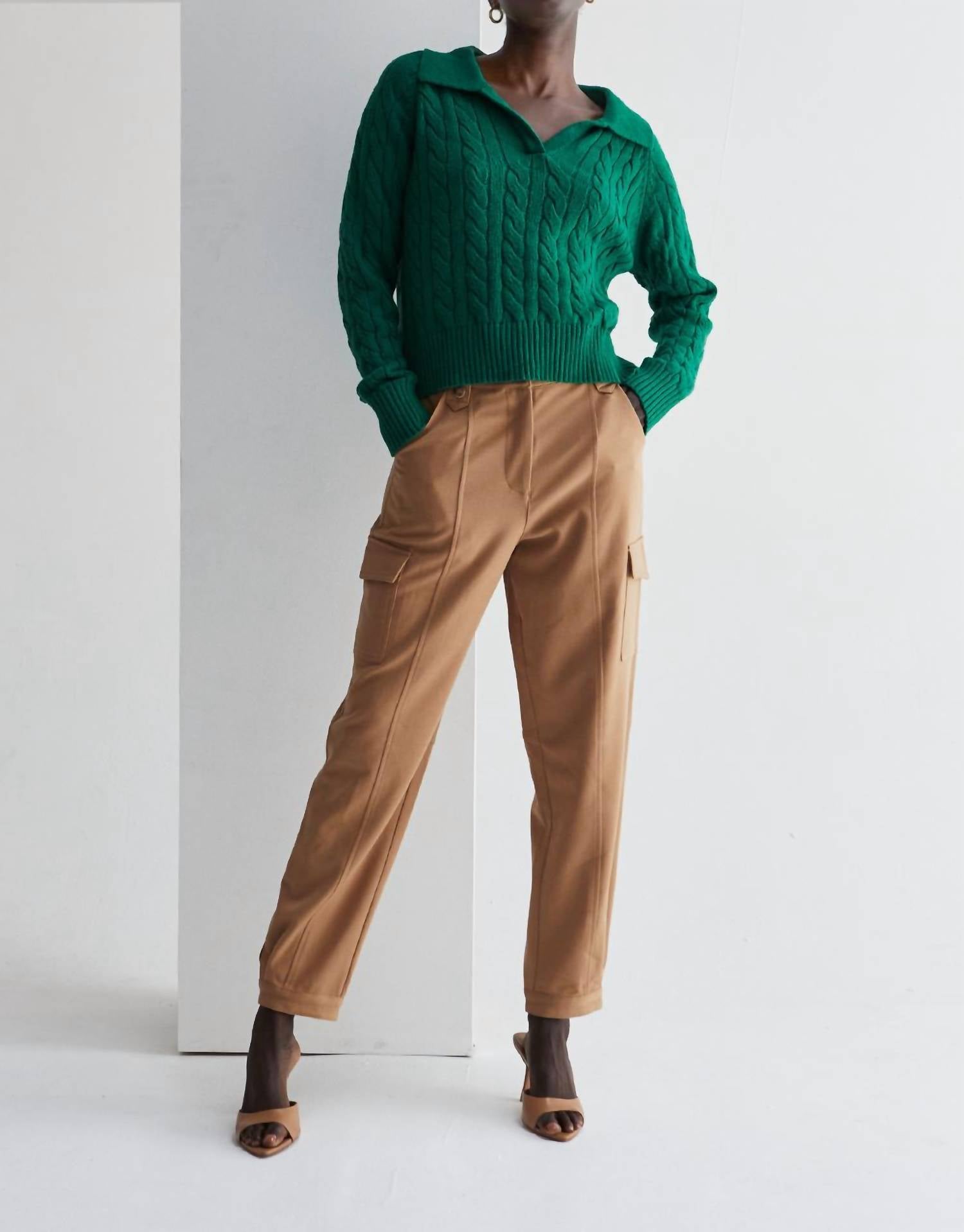 

Вязаный свитер Vivian Pretzel Knit Top в зеленом цвете CRESCENT