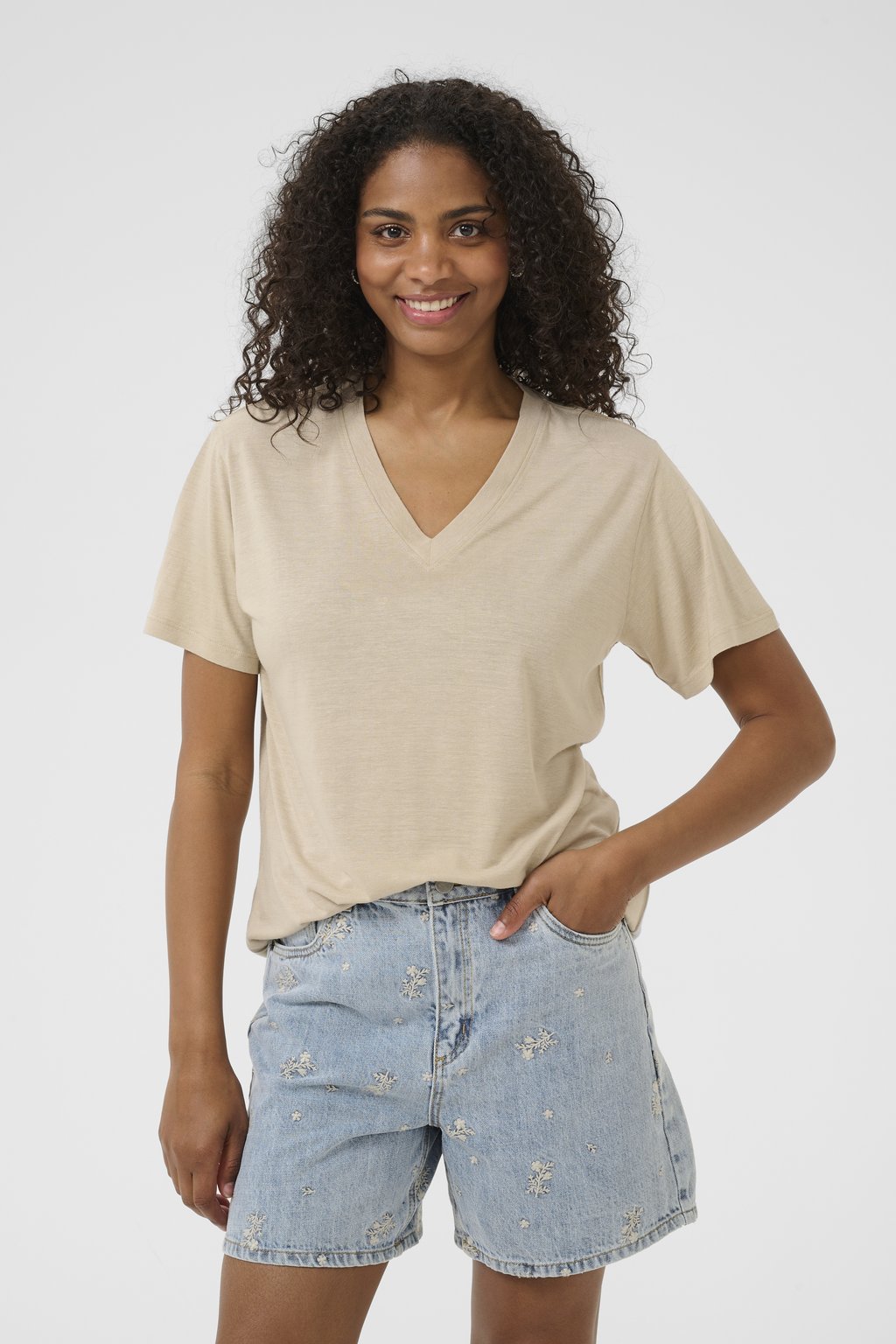 

Базовая футболка KAMARIA V-NECK Kaffe, песочный