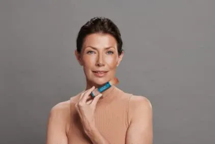 Минеральная солнцезащитная пудра Colorescience с кисточкой для чувствительной кожи, Bronze — фото 4