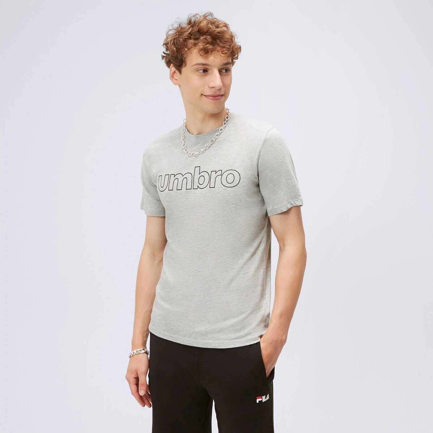 

Футболка Umbro с линейным логотипом, серый