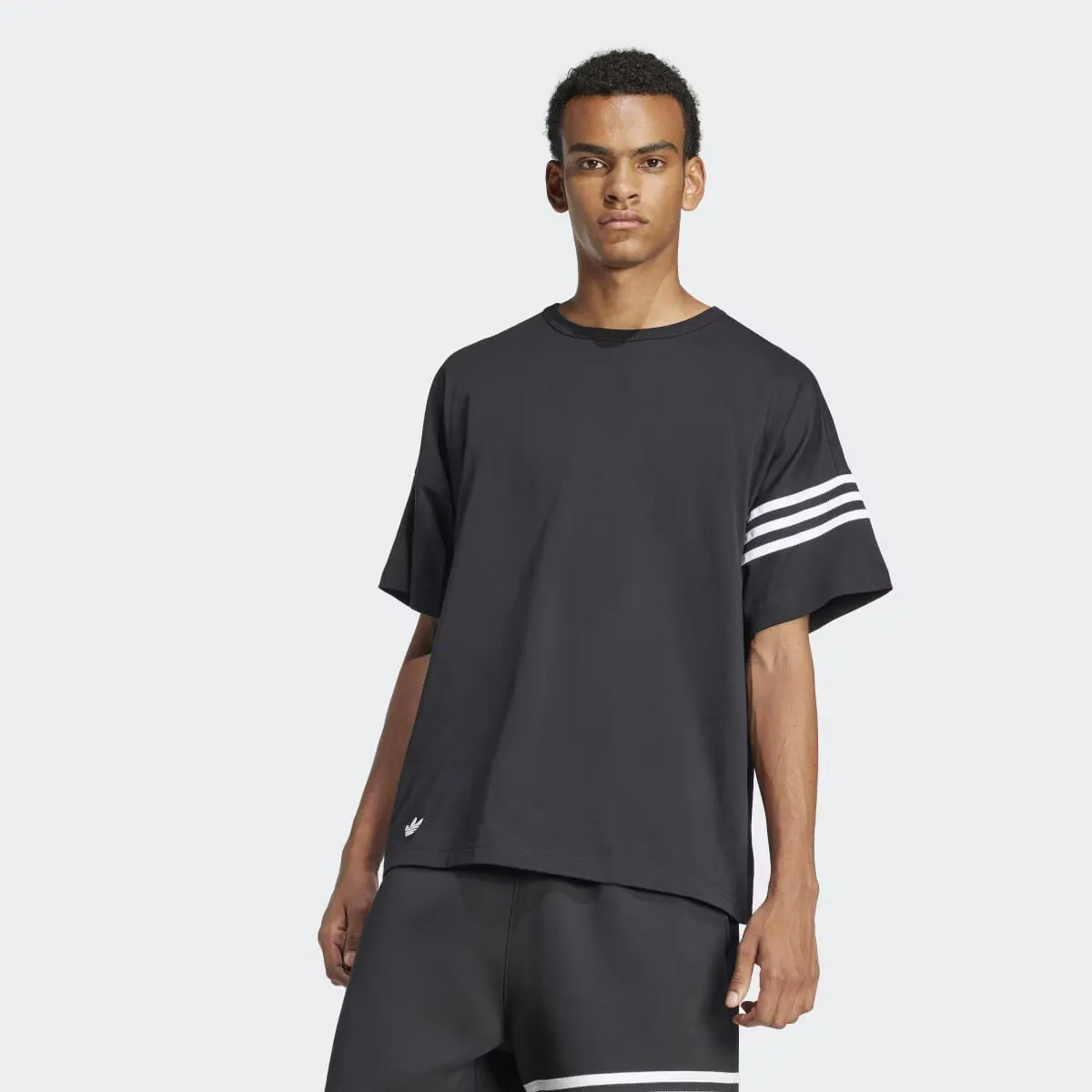 

Мужская футболка Adidas Neuclassic, черный