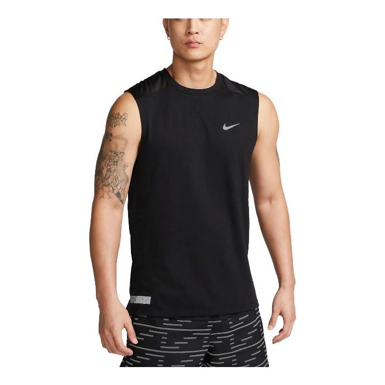 

Топ Nike Dri-fit Run Division Rise 365 Tops 'Black' DX0852-010, черный