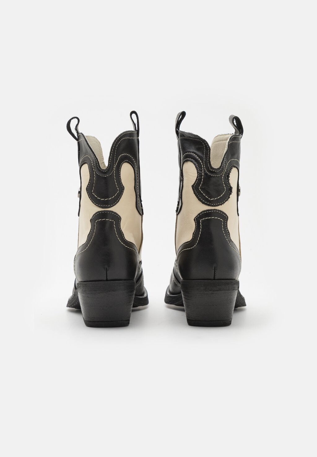

Ковбойские/байкерские ботильоны WAYNOA Steve Madden, пестрый черный