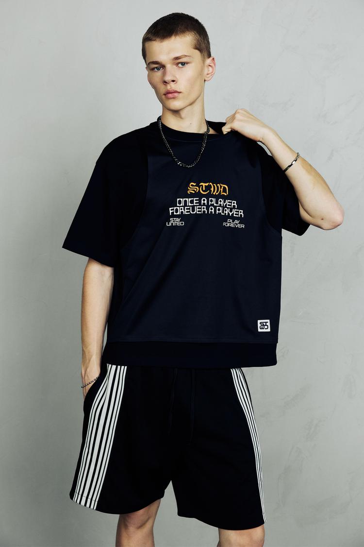 

Футболка с контрастной сетчатой строчкой Pull And Bear, черный