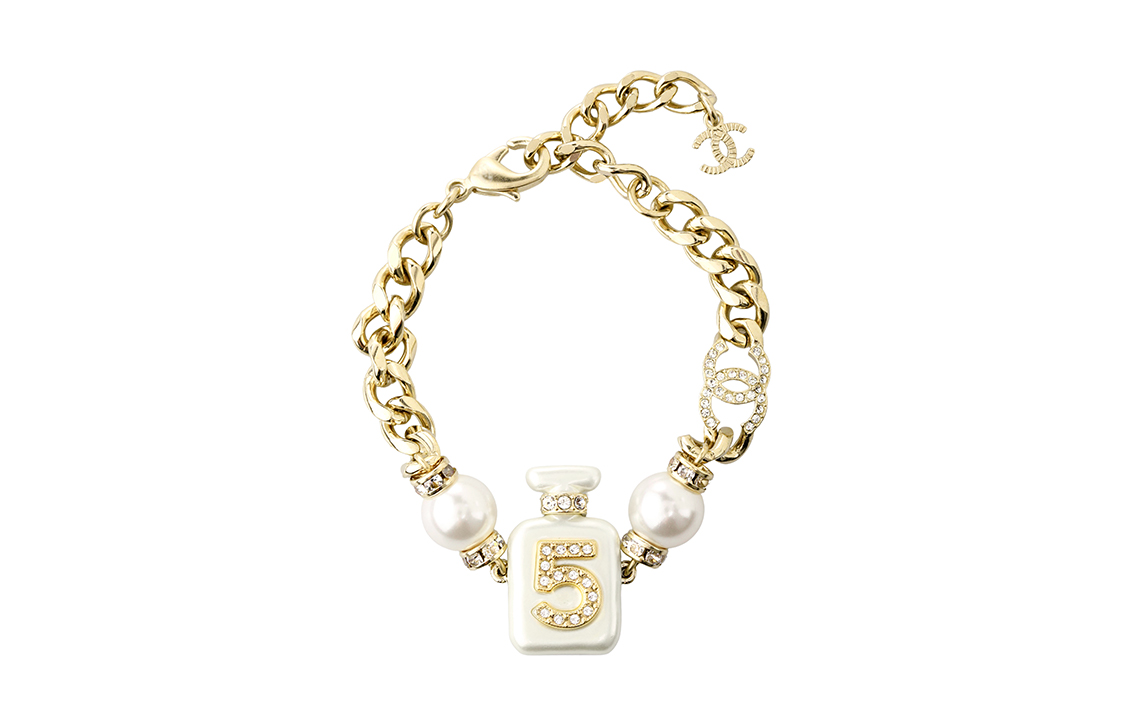 

CHANEL Металлические браслеты с жемчужной смолой Women's Gold/Pearl White