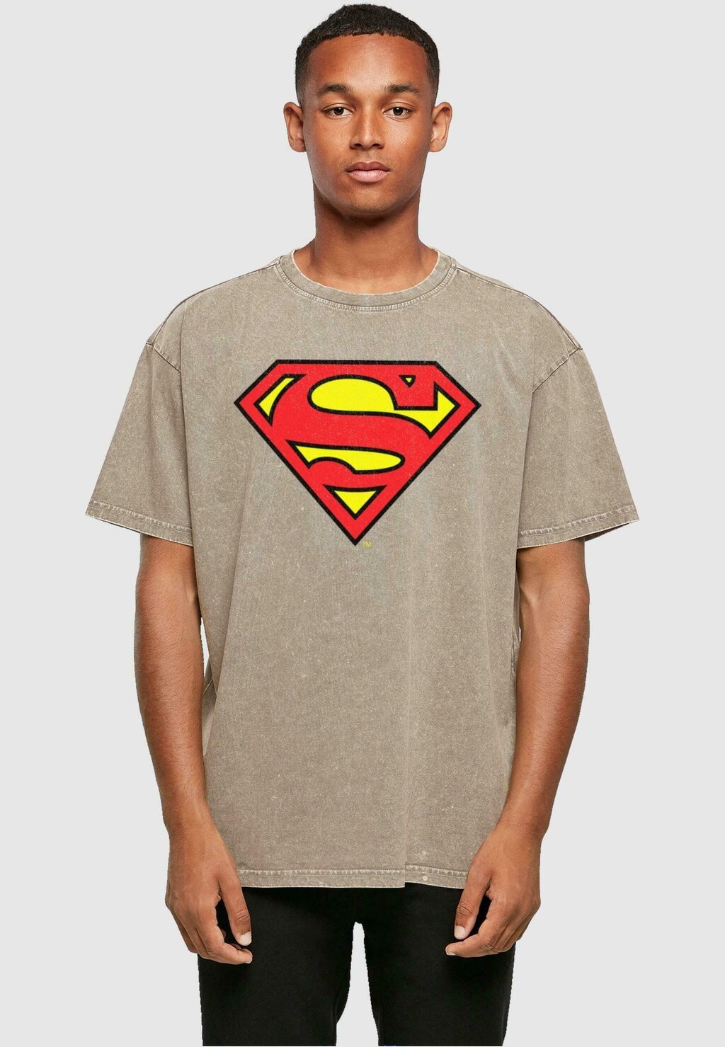 

Футболка с принтом DC ORIGINALS SUPERMAN SHIELD ACID WASHED ABSOLUTE CULT, хаки