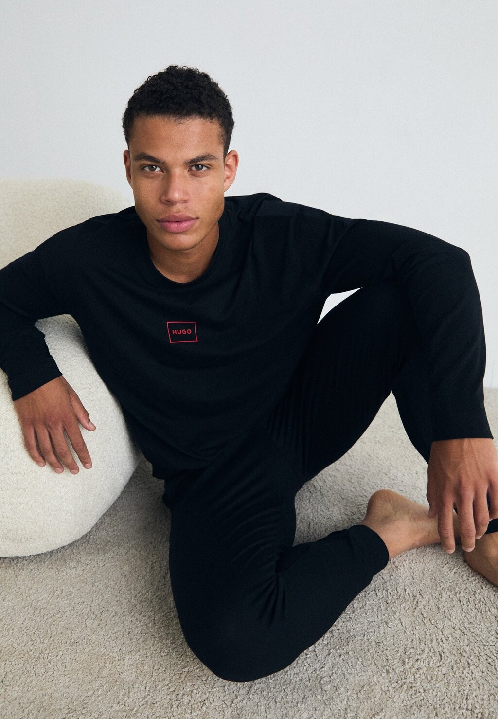 

Верх пижамы LAZE LONGSLEEVE HUGO, черный