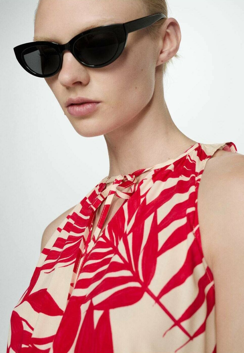 

Летнее платье Julia Mango, красное