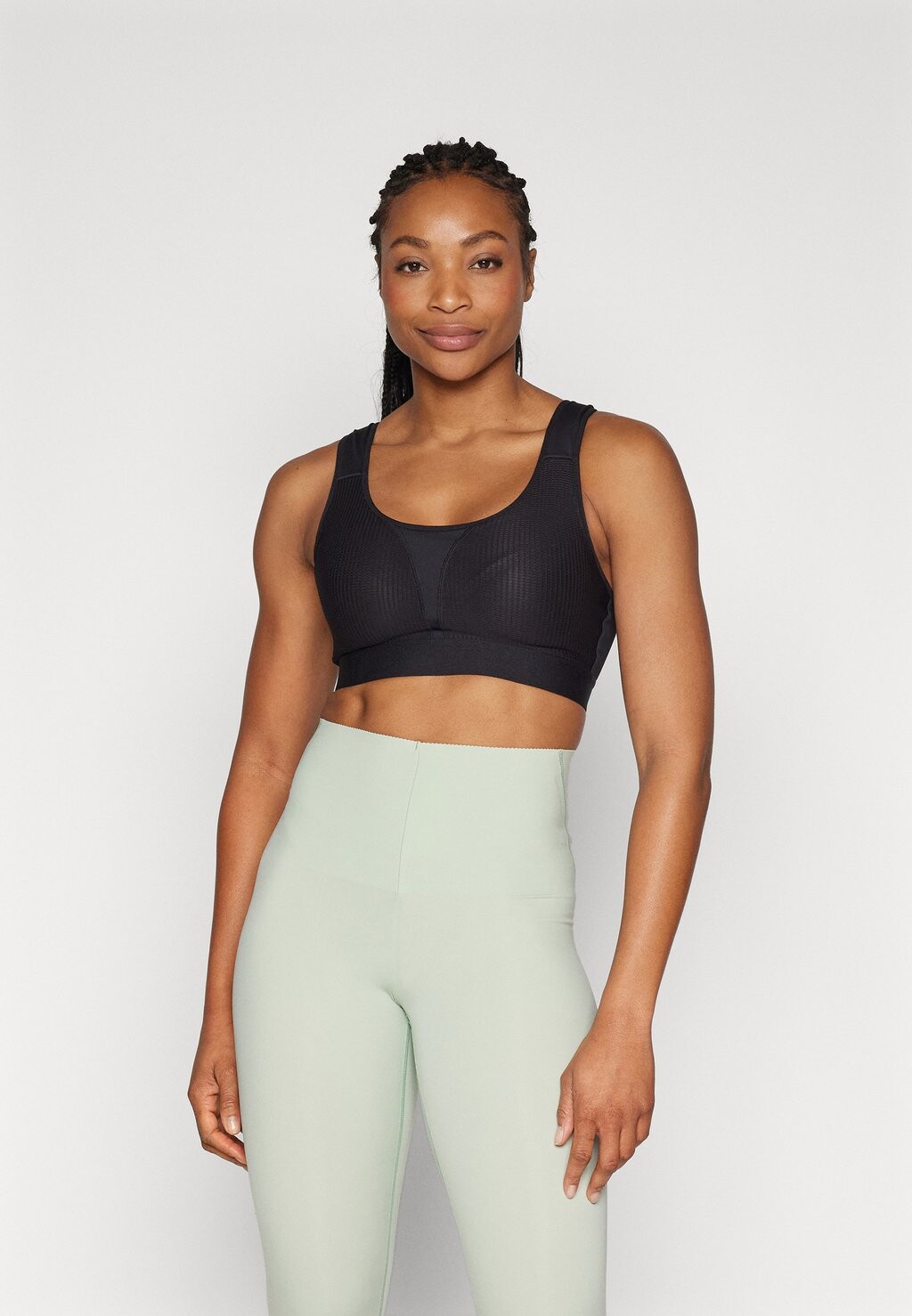 

Спортивный бюстгальтер средней поддержки FOOM SPORTS BRA ONLY Play, цвет black