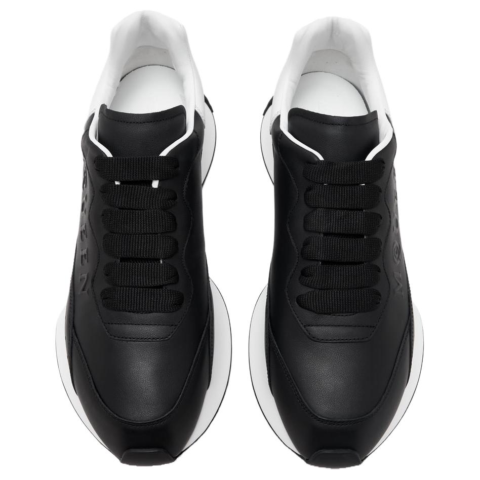 Alexander McQueen Логотип с тиснением на массивных кроссовках - черные, цвет Black — фото 4