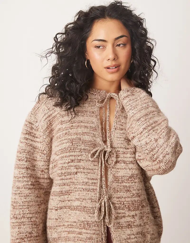 

Вязаный кардиган с завязками спереди в коричневую крапинку ASOS DESIGN