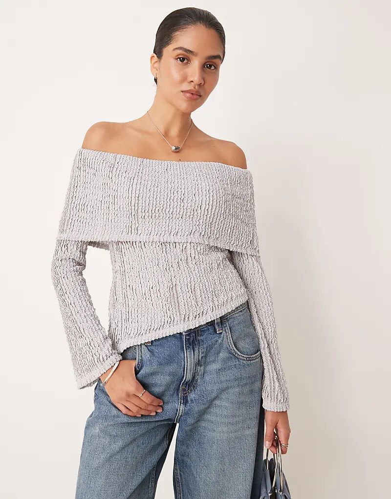 

Полупрозрачный топ с открытыми плечами и асимметричным подолом от ASOS DESIGN, серый.