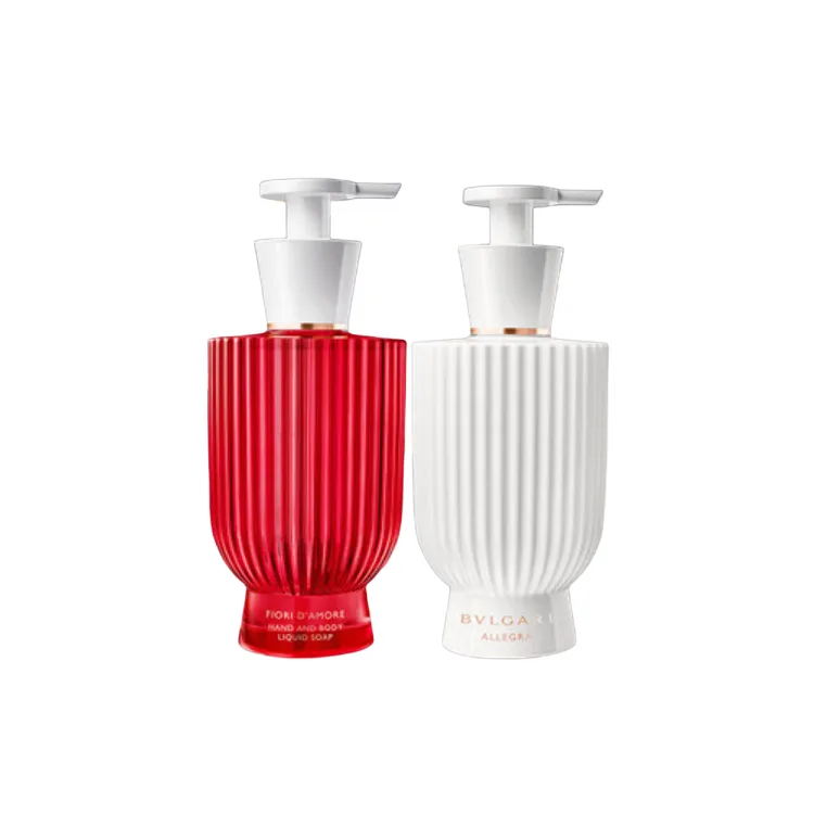 BVLGARI Набор для ухода: гель для душа и крем для рук Endless Kiss, 250 мл + 40 мл, Two-Piece Set: Floral Love Song Hand Body Cleaning Gel 250ml+Moisturizing Lotion 250ml