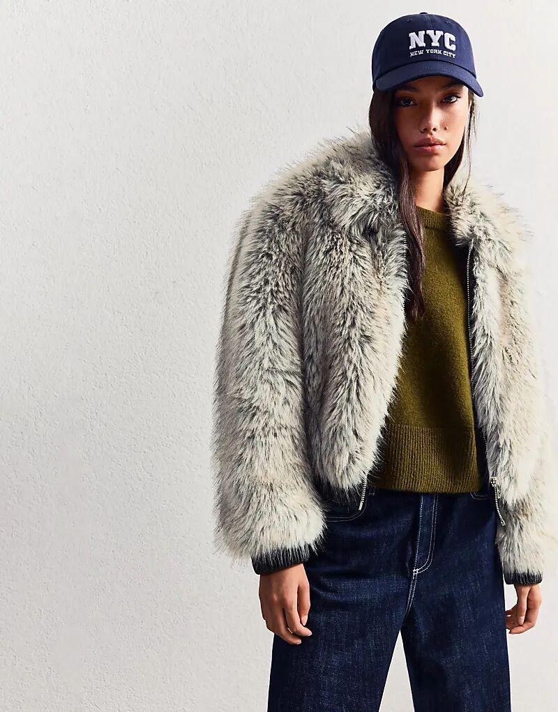 

Куртка Bershka из искусственного меха на молнии светло-серого цвета