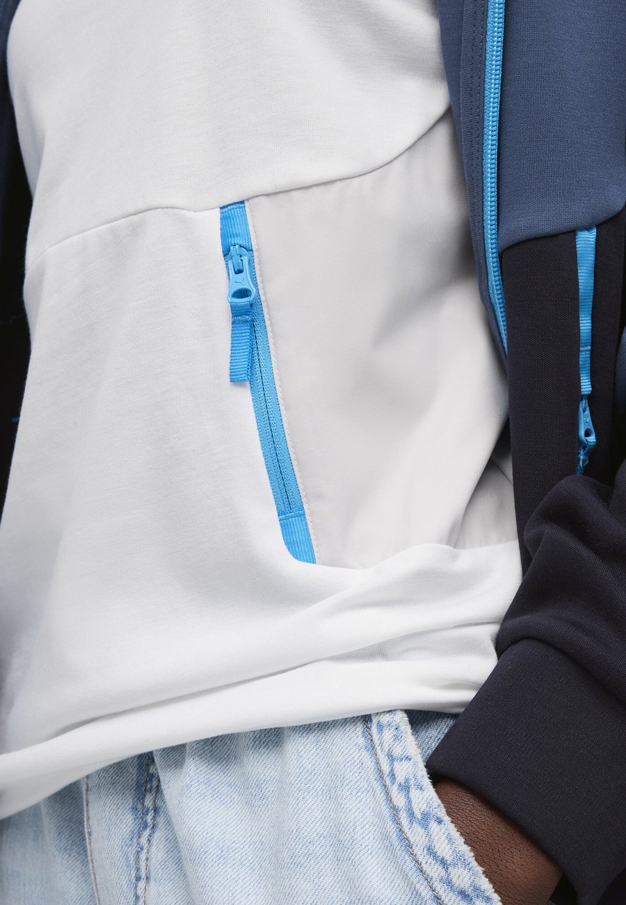 Футболка Puma OLYMPIQUE DE MARSEILLE POCKET , White-Bleu Azur/White — фото 4