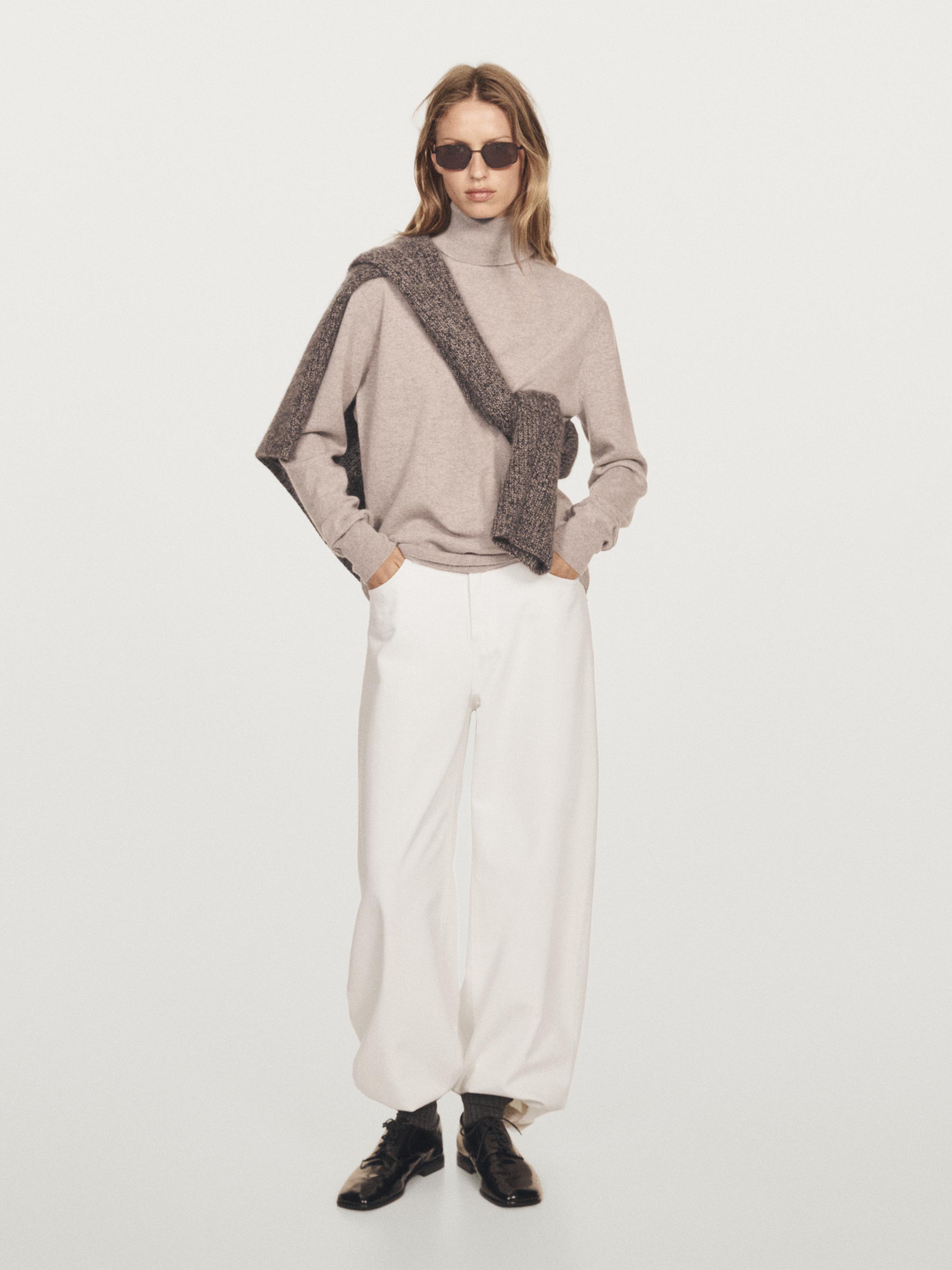 

Вязаный свитер с высоким воротом из 100% кашемира Massimo Dutti, бежевый