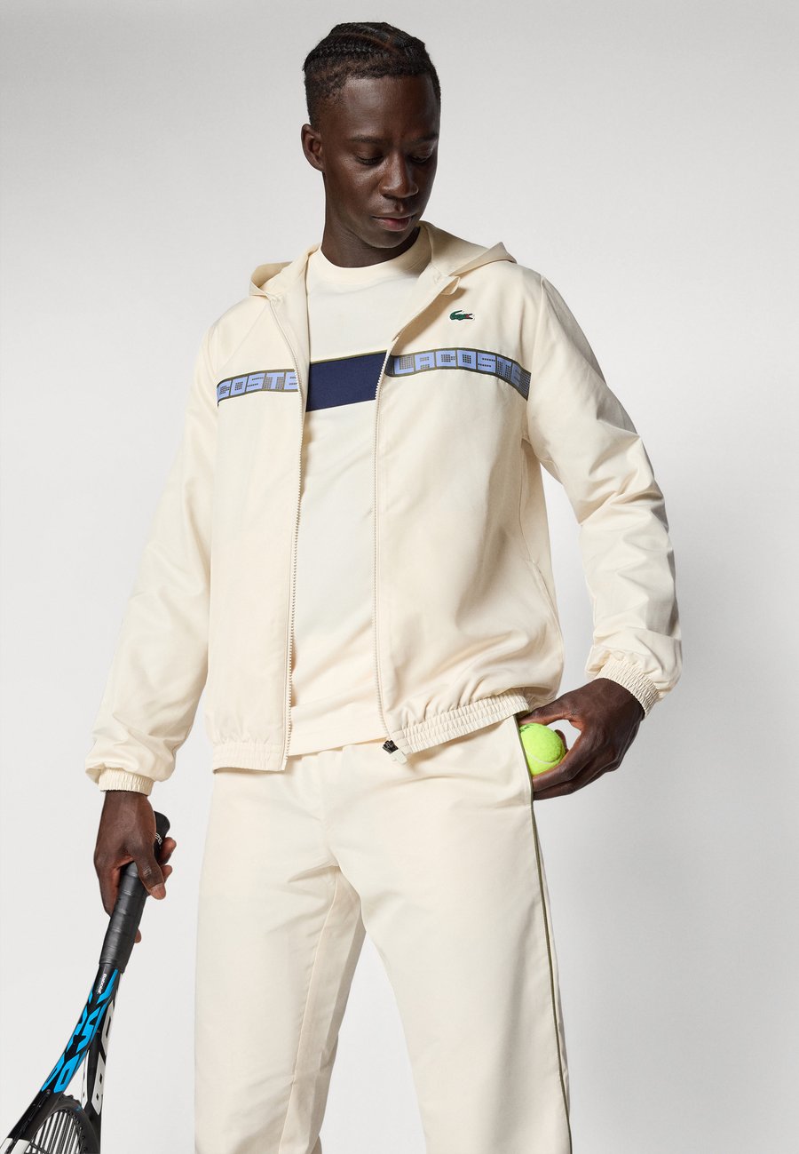 Спортивный костюм Lacoste Sport TENNIS TRACKSUIT HOODED SET, Lapland/Off-White — фото 4