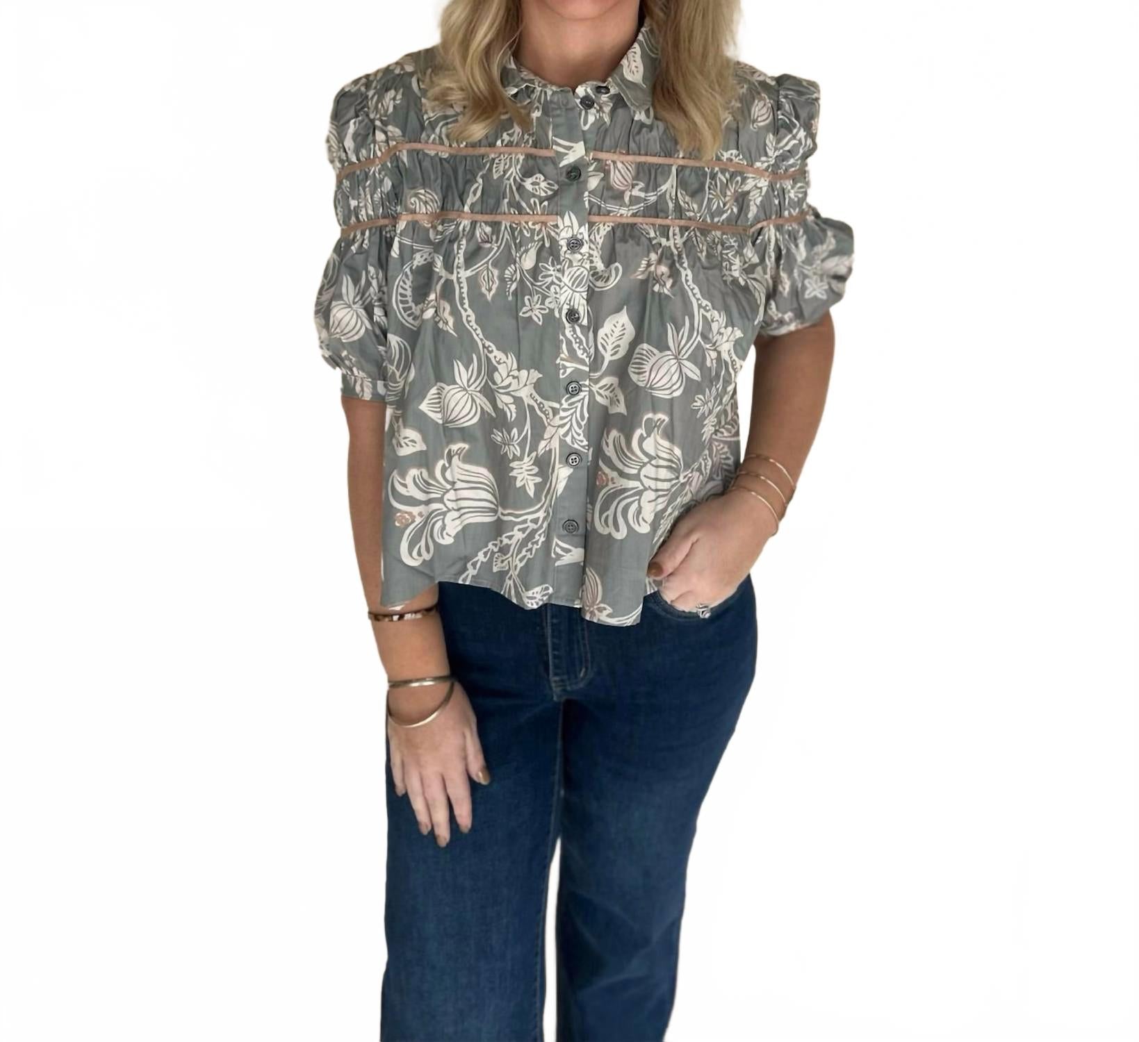 

Топ с цветочным принтом Willow Ruffle в цвете Sage Pretty Follies, Sage