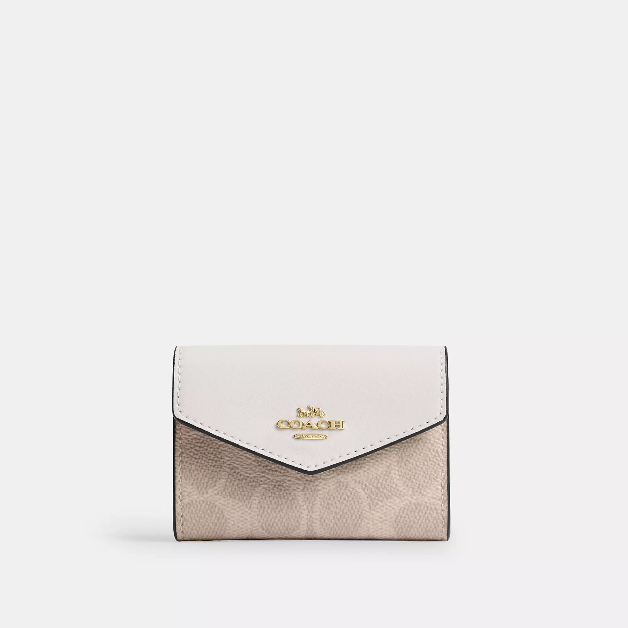 

Чехол для карт Coach Outlet Flap из фирменного холста, цвет gold/sand/chalk