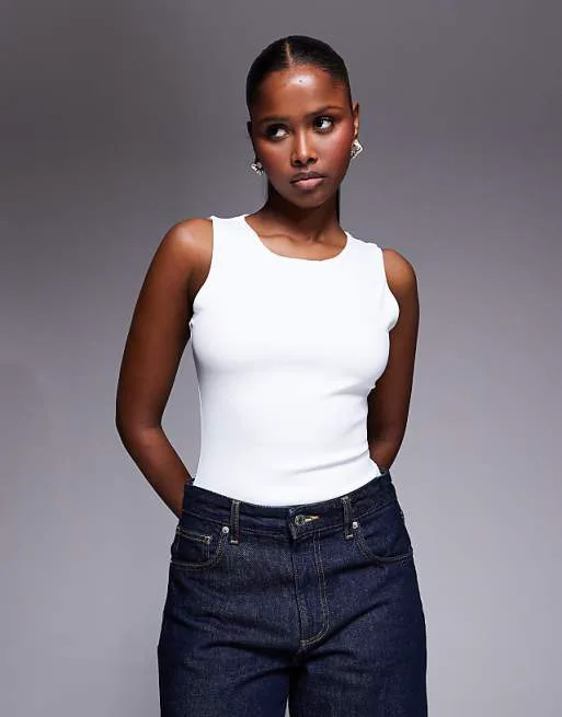 

Белое боди с глубоким вырезом и глубоким вырезом Good American