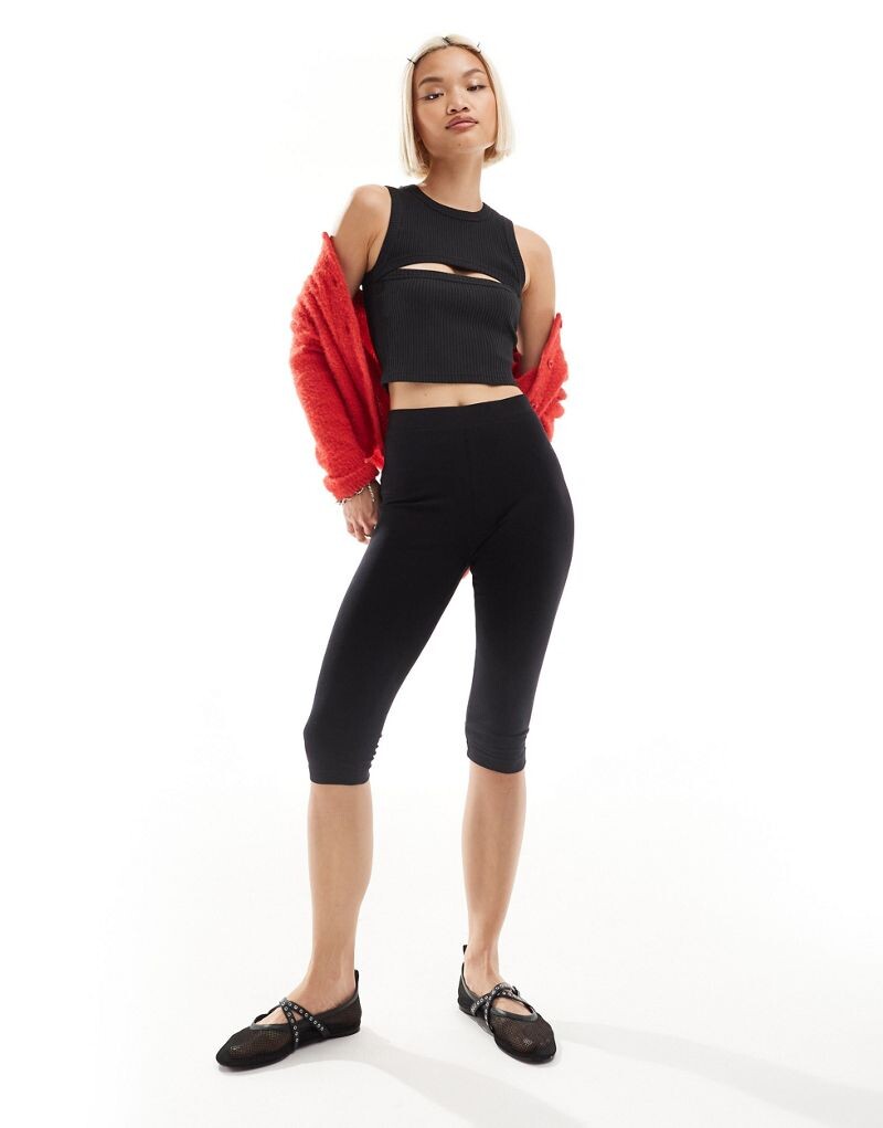 

Dr Denim – Ainslee – Черная короткая футболка без рукавов приталенного кроя и вырезом на груди