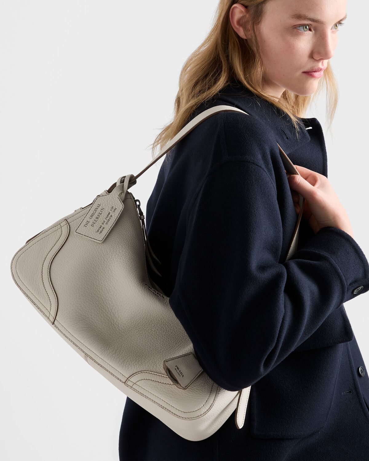 Большая кожаная сумка на плечо Prada Aimèe Prada, мелово-белый — фото 2