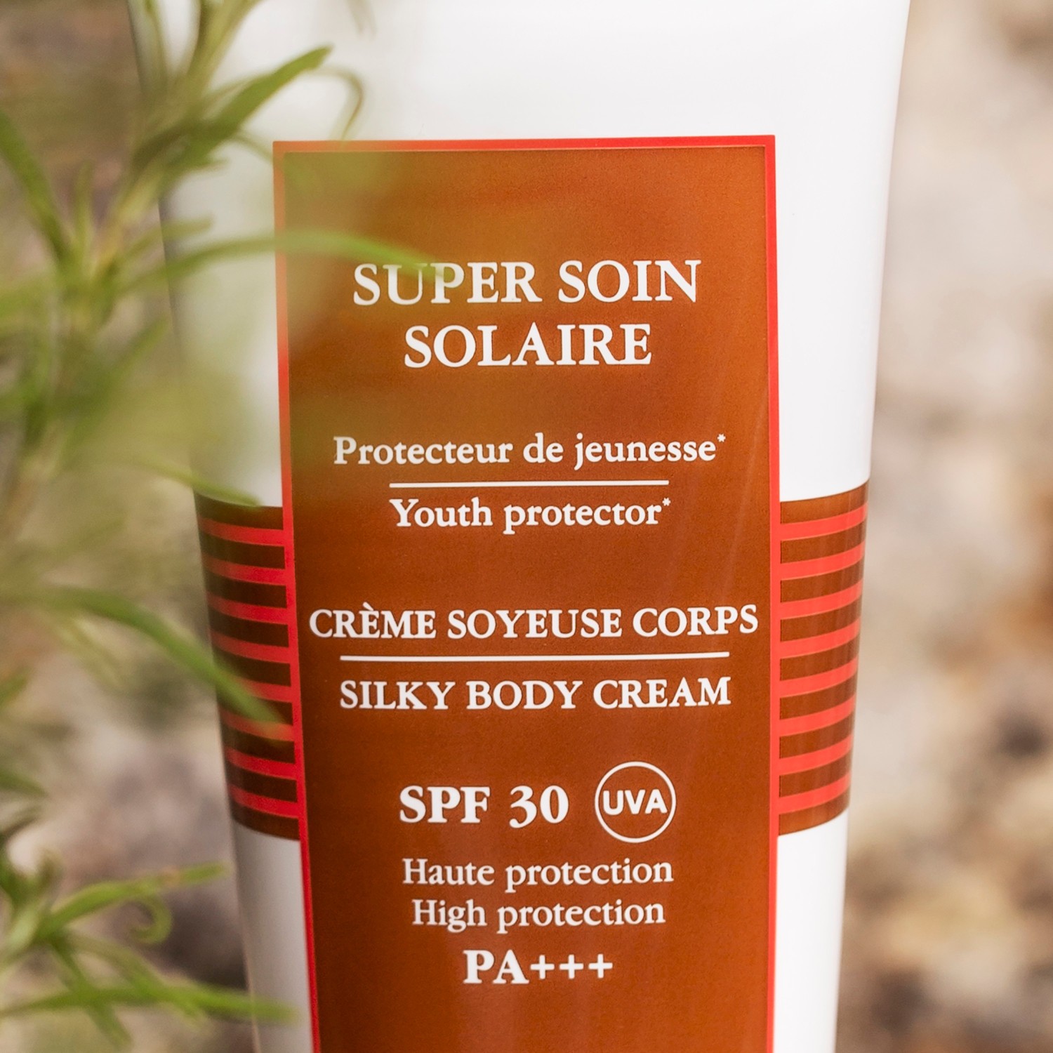 Солнцезащитный крем super soin solaire crème soyeuse corps spf 30 Sisley, объем 200 мл — фото 2