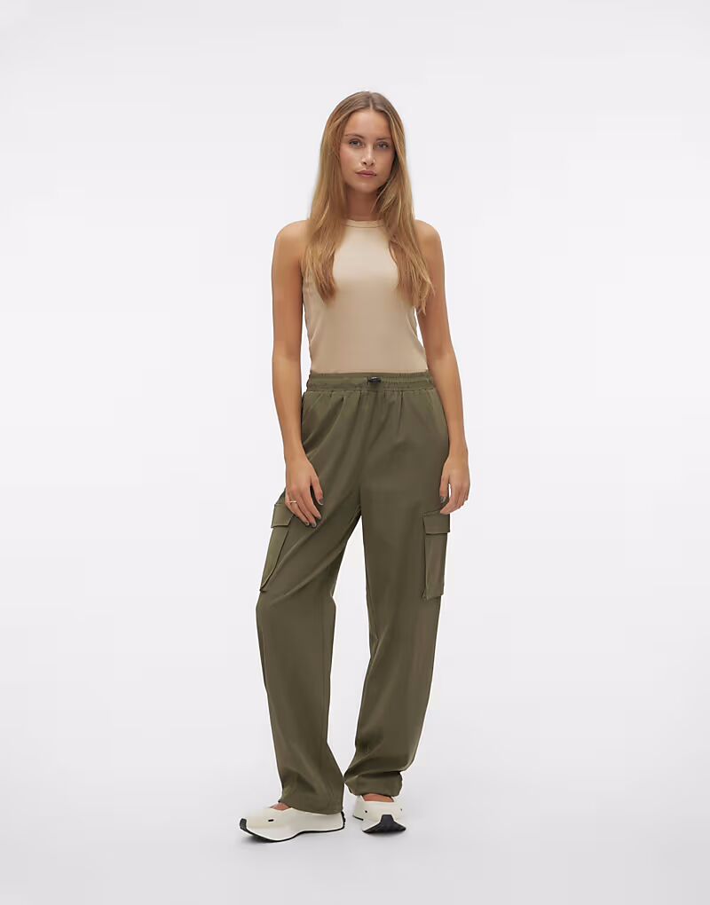 

Брюки-карго Vero Moda цвета плюща