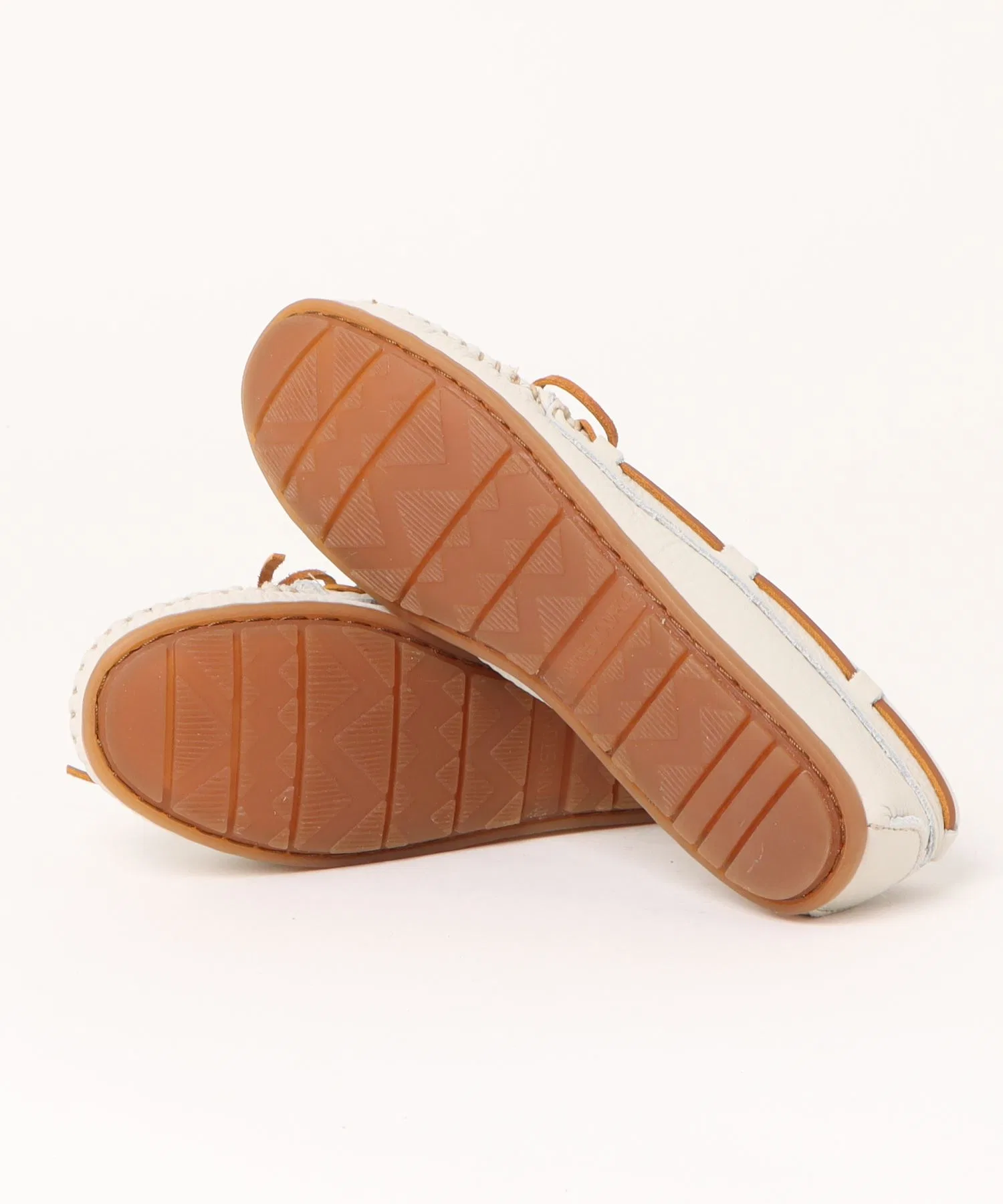 Унисекс кожаные мокасины Minnetonka BOAT MOC красные — фото 3