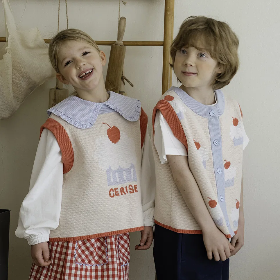 Детский бежевый жилет "Капкейк" от My Little Star
