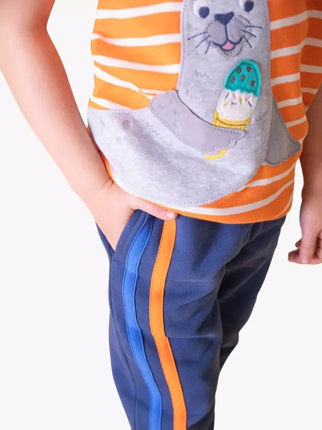 Детские хлопковые полосатые спортивные брюки Alden, темно-синие Frugi — фото 2