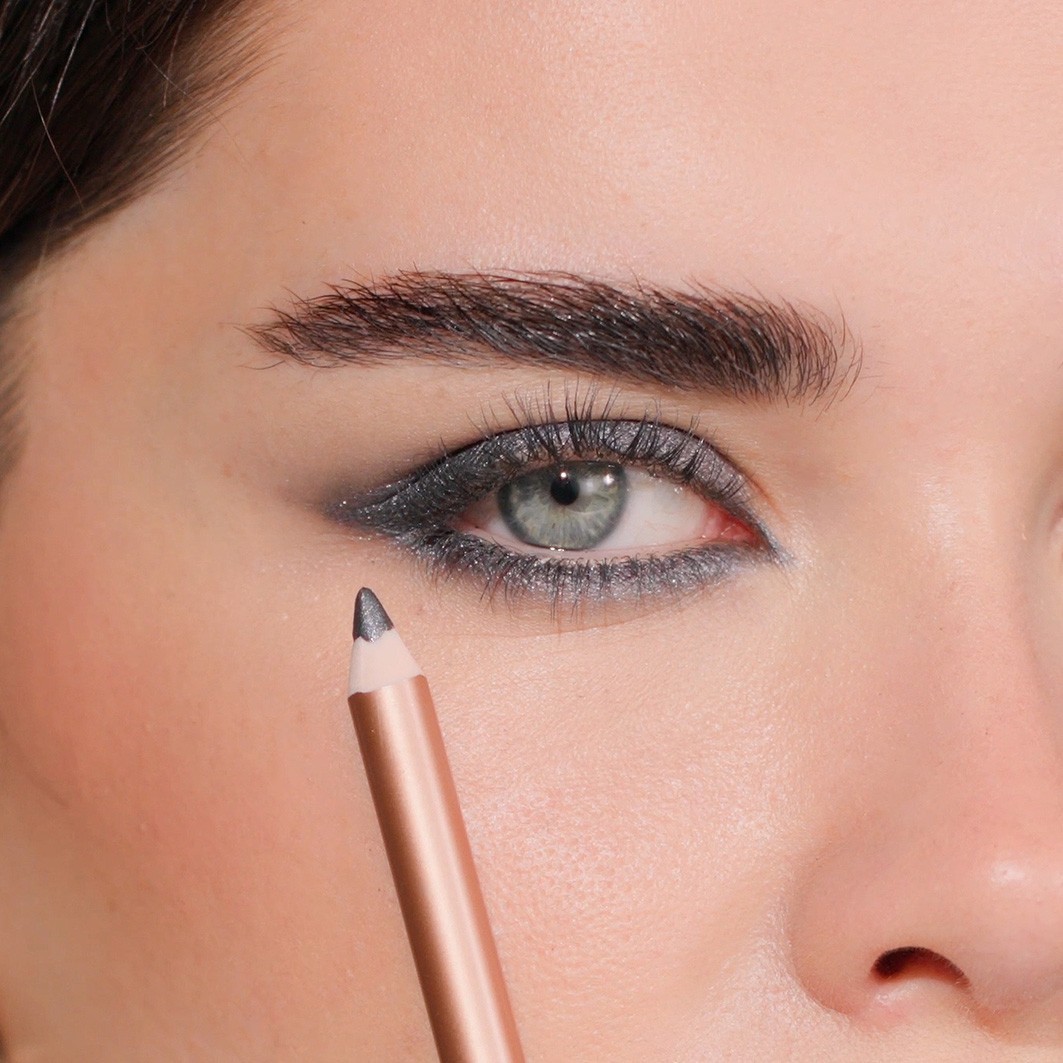 Подводка для глаз velvet love eyeliner pencil Zoeva, metallic smoky grey, вес 1.2 гр. — фото 4