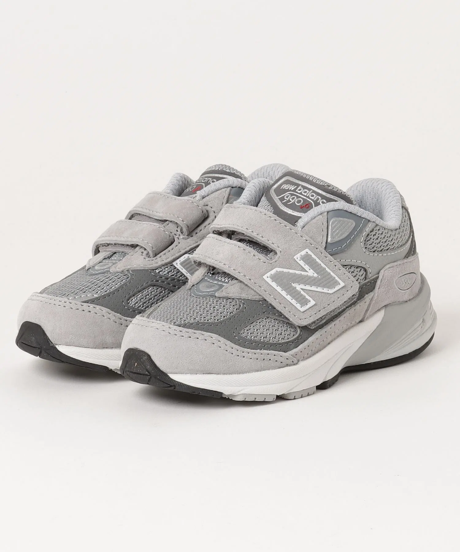 Детские кроссовки New Balance 990 v6 серые — фото 2
