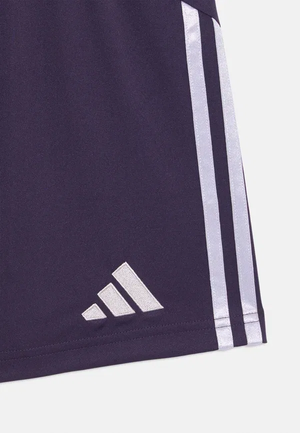 Детские спортивные шорты Adidas Performance Manchester United, цвет сливовый — фото 3